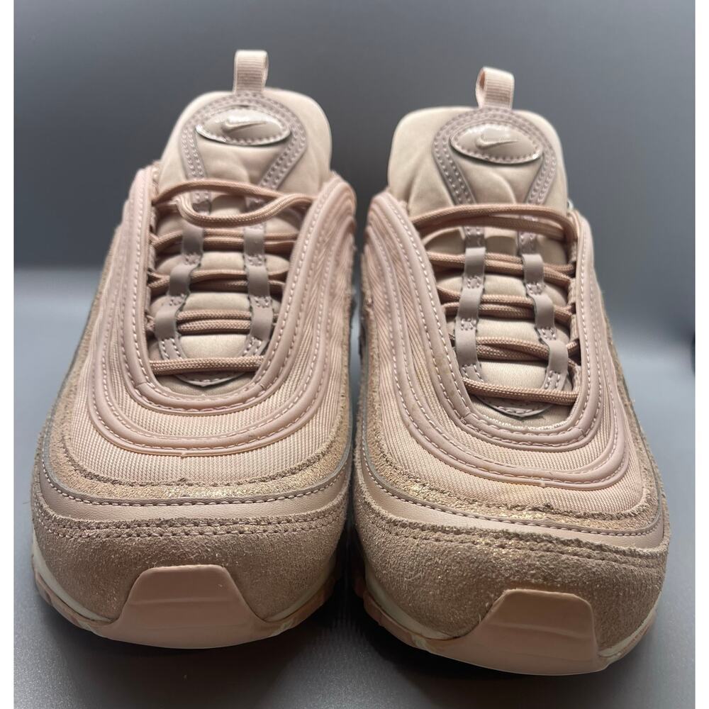 EUC Women’s Nike Size 7.5
